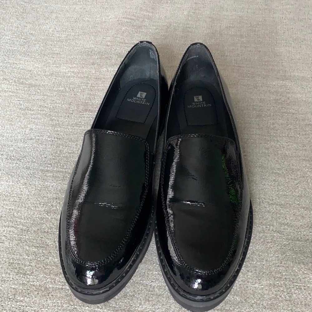 White Mountain black patent loafers Size 9.5 M